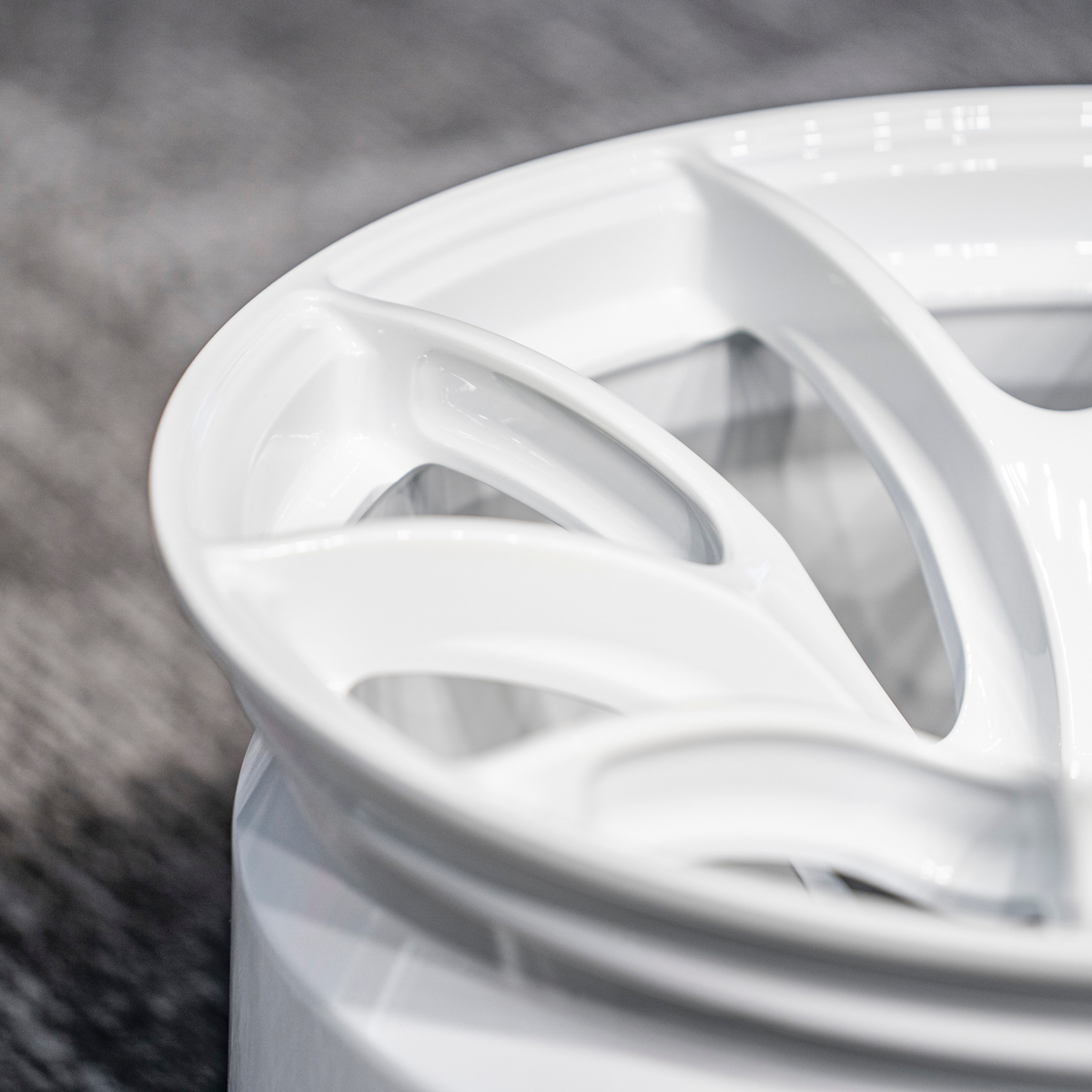 UMPARTS T6061 Forged Alloy Wheel – Split Multi-Spoke Performance Rim | Gloss White Finish