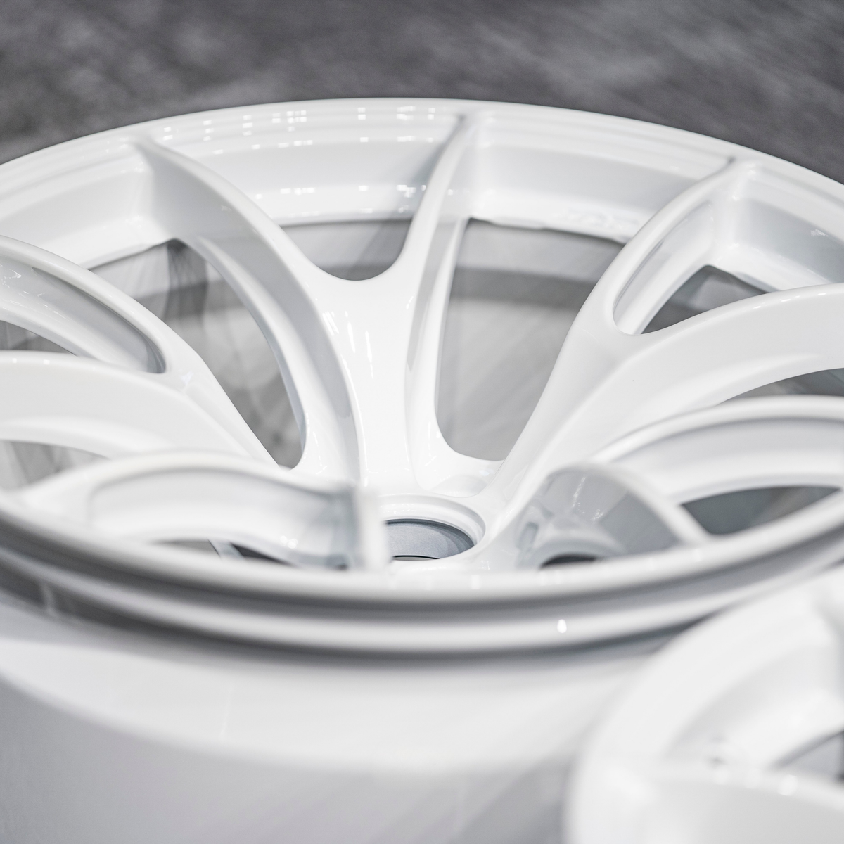 UMPARTS T6061 Forged Alloy Wheel – Split Multi-Spoke Performance Rim | Gloss White Finish